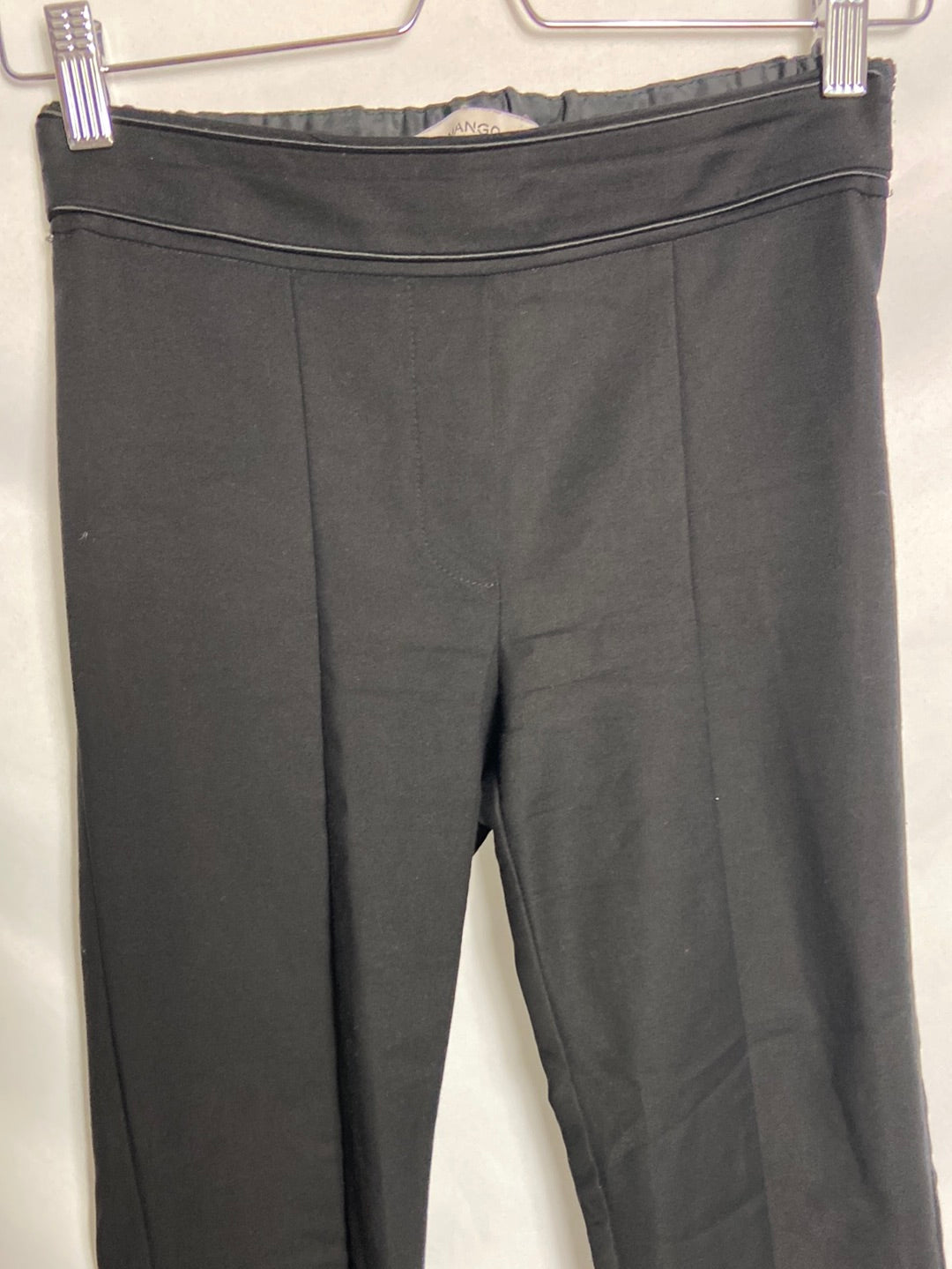 MANGO. Pantalones negros skinny T.34