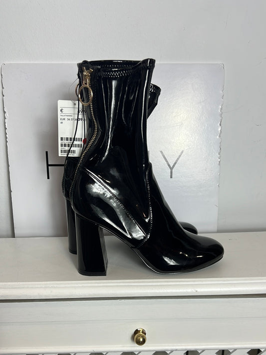 H&M. Botines negros charol. T 39