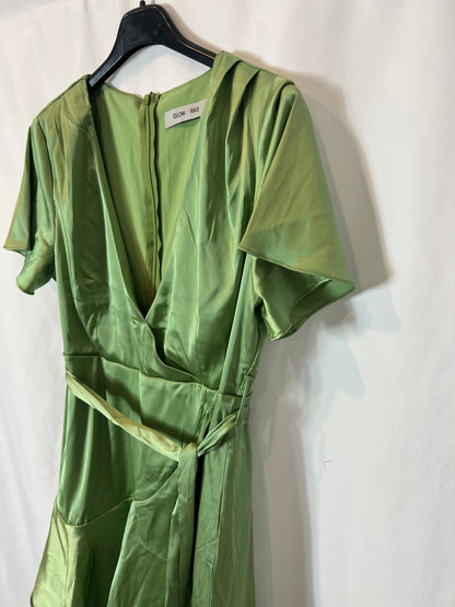 GLOWRIAS. Vestido corto verde satinado. T S