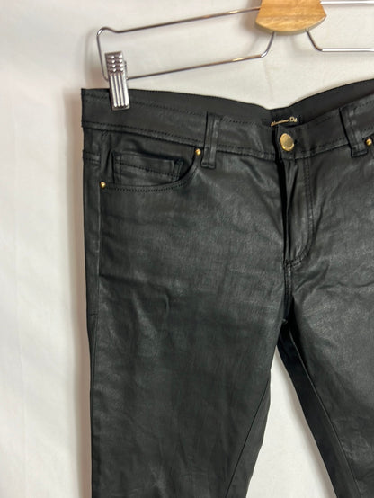 MASSIMO  DUTTI. Pantalón negro encerado elástico. T 38