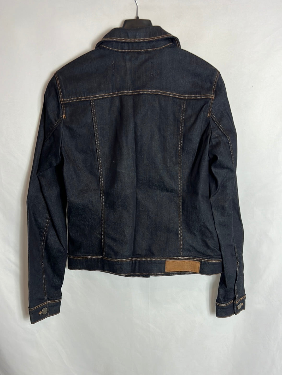 ZARA. Chaqueta denim oscuro. T M