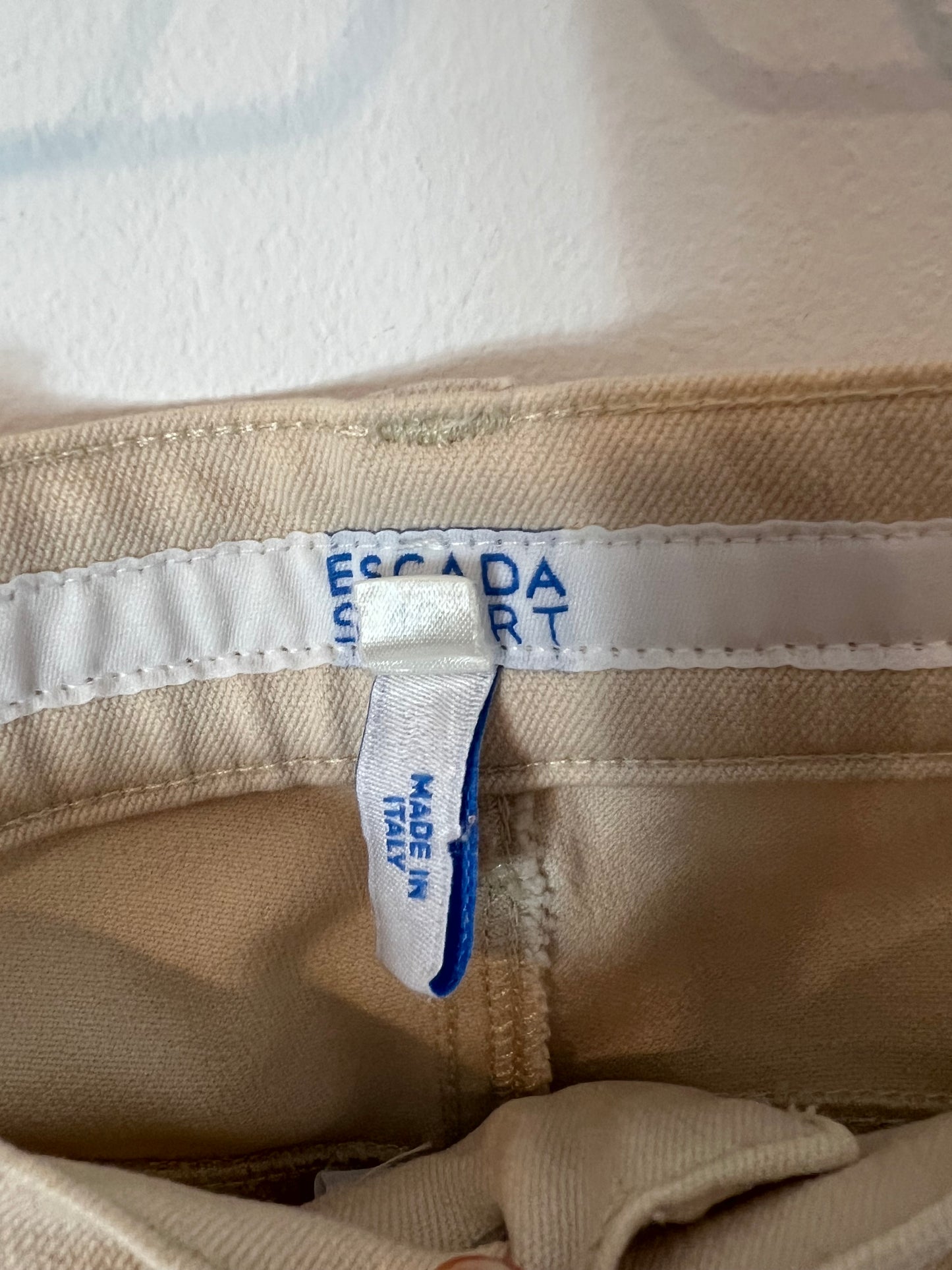 ESCADA SPORT. Pantalón recto beige. T 40