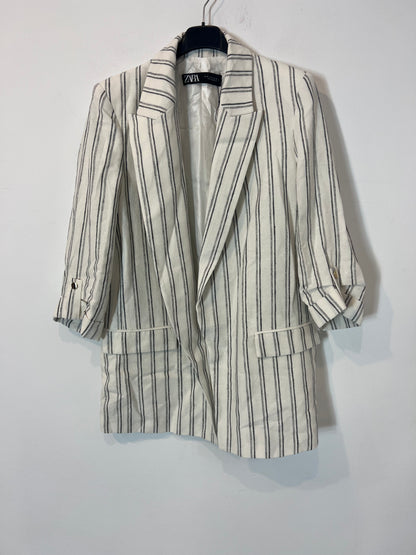 ZARA. Blazer blanca rayas T.m