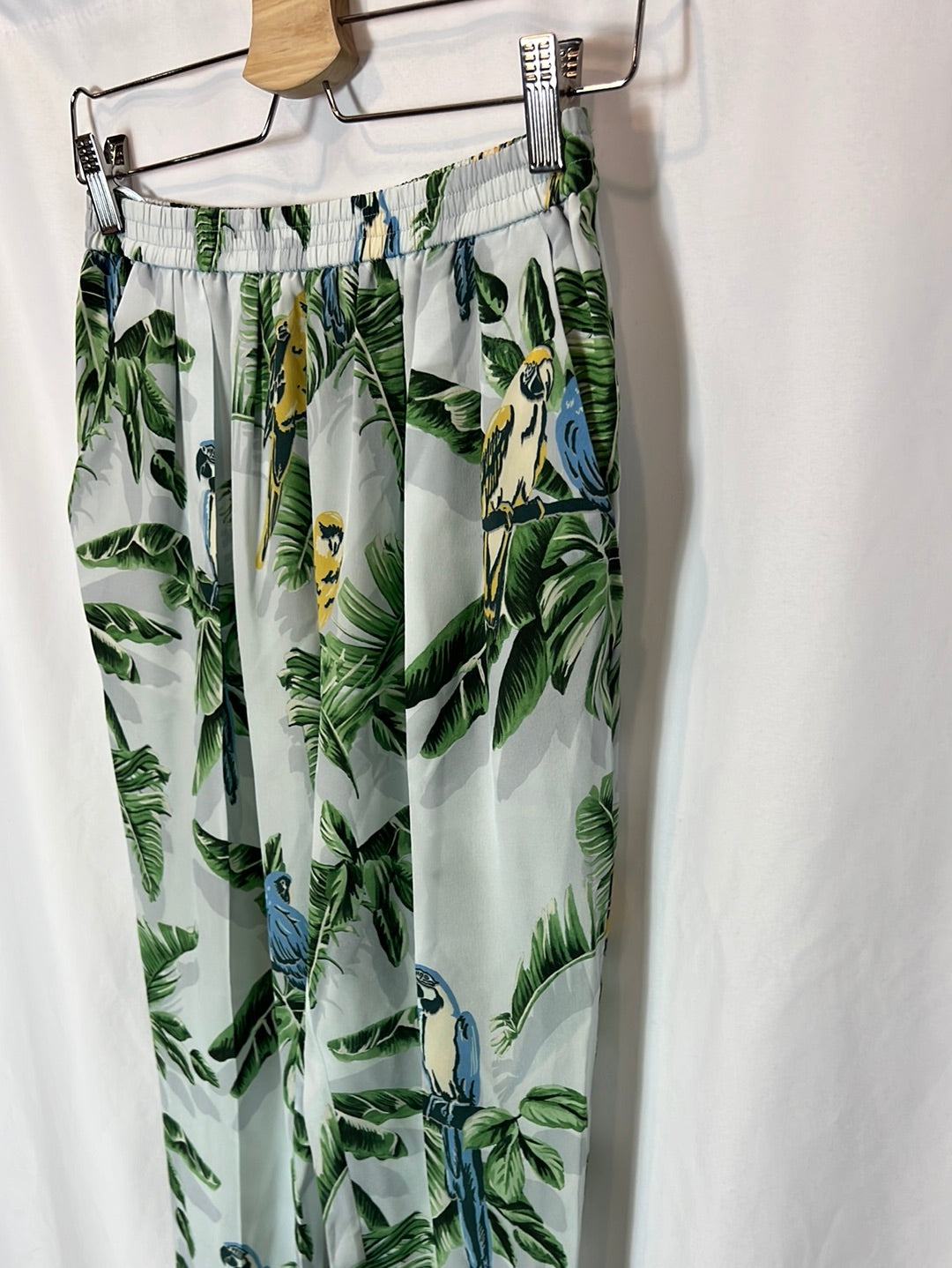 Stella McCartney. Pantalón seda estampado tropical. T 36