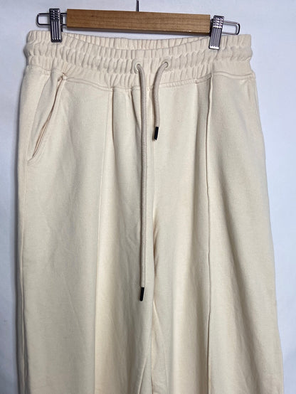 BERSHKA. Pantalón felpa pata ancha. T M