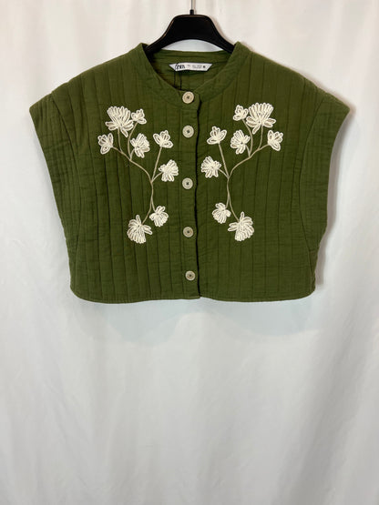 ZARA. Chaleco crop acolchado verde. T L