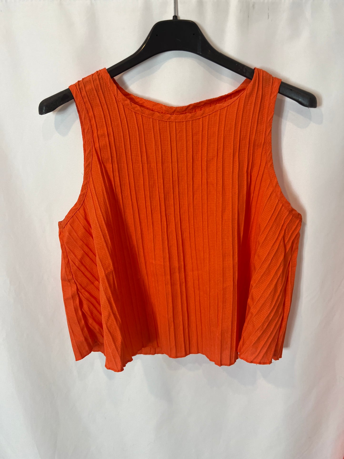 OTRAS. Conjunto naranja plisado. T XS/S