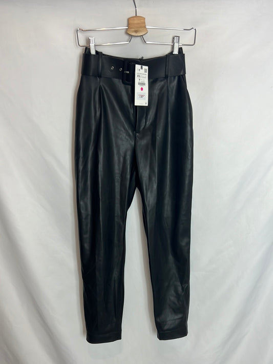 ZARA. Pantalón efecto piel T XS