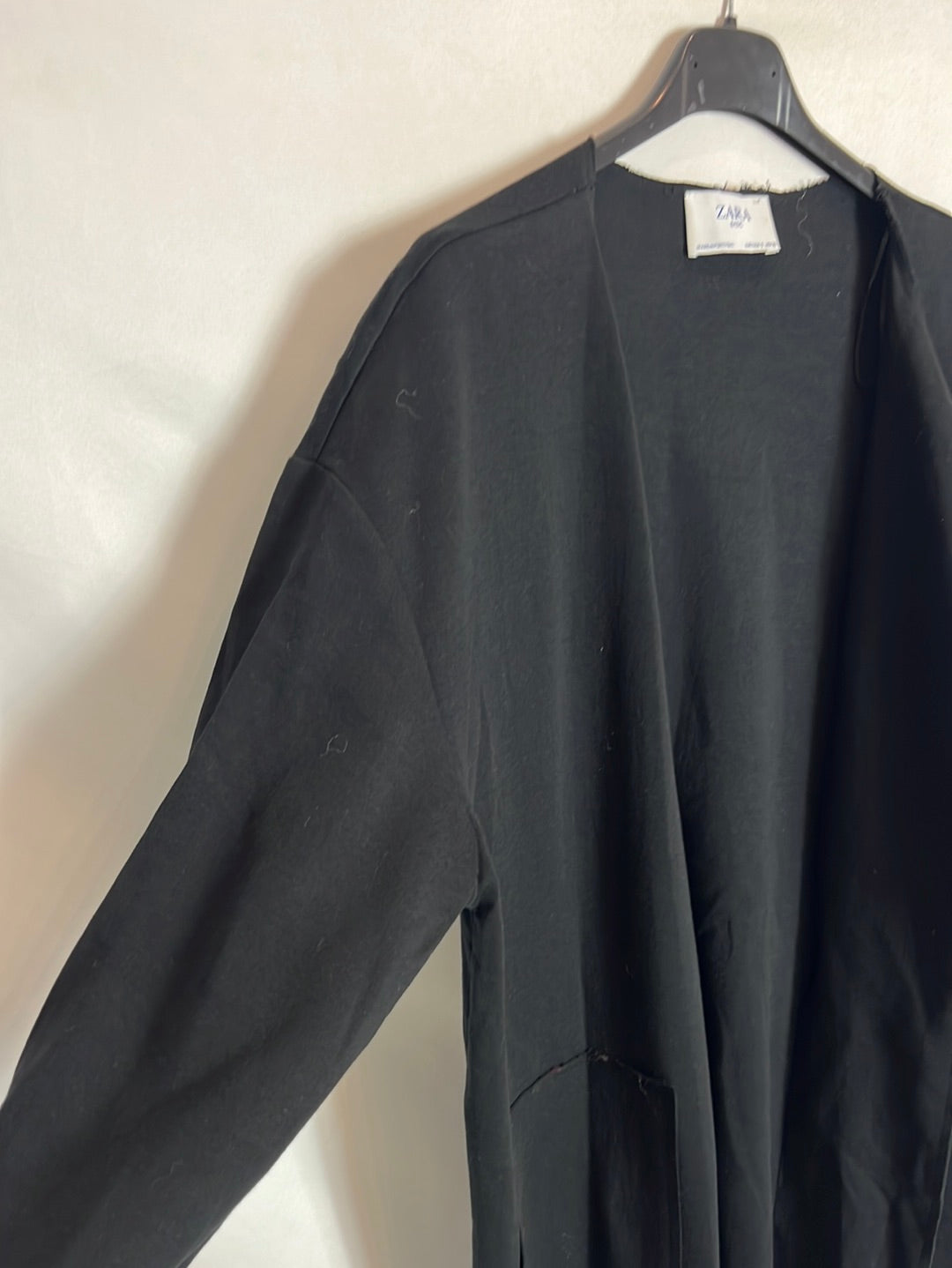 ZARA. Chaqueta negra elástica TS