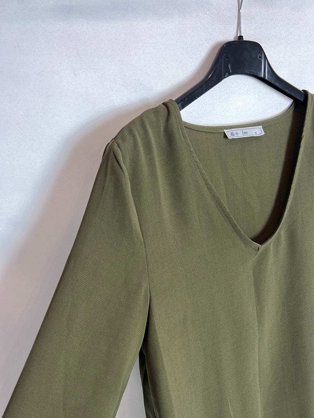 LM. Blusa verde flecos T.s