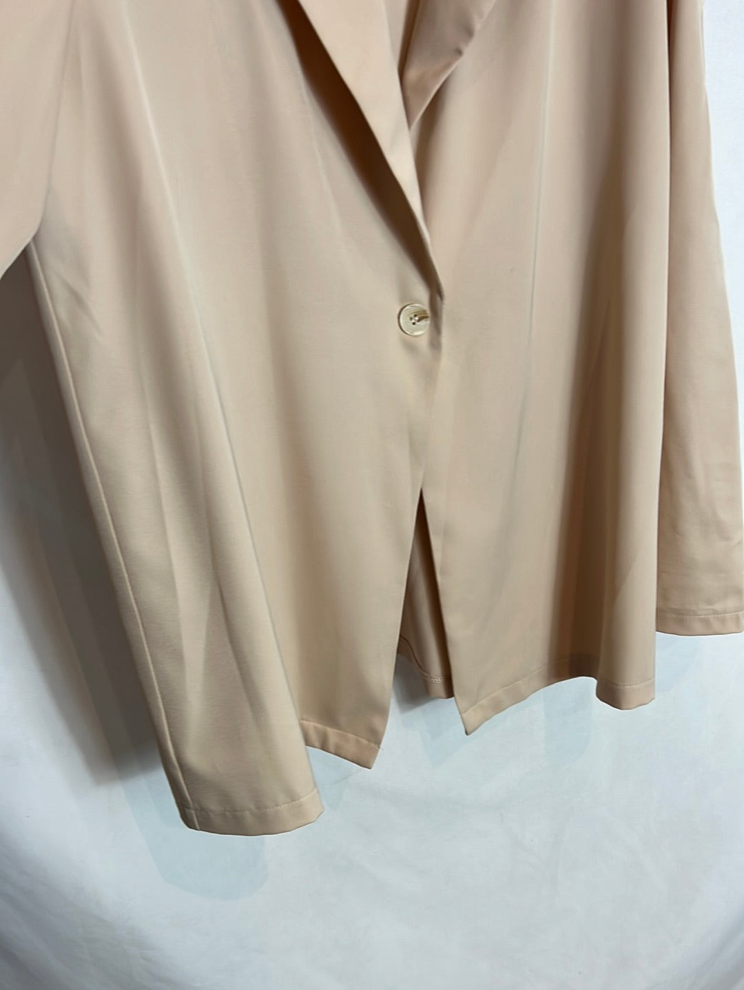 SHEIN. Blazer beige fluida. T L