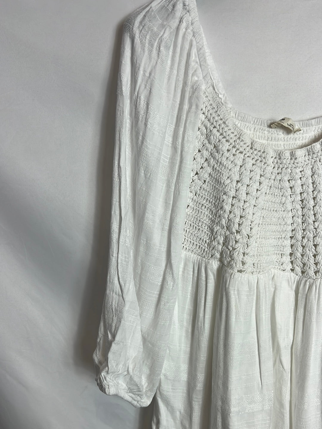 PULL&BEAR.Vestido corto blanco doble textura T.XS