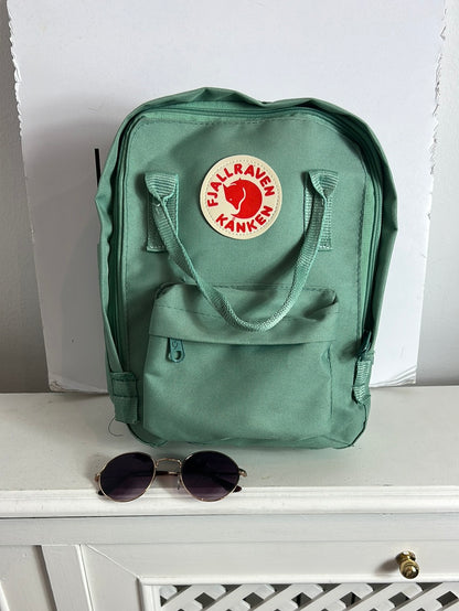 FJALLRAVEN KANKEN. Mochila pequeña verde claro