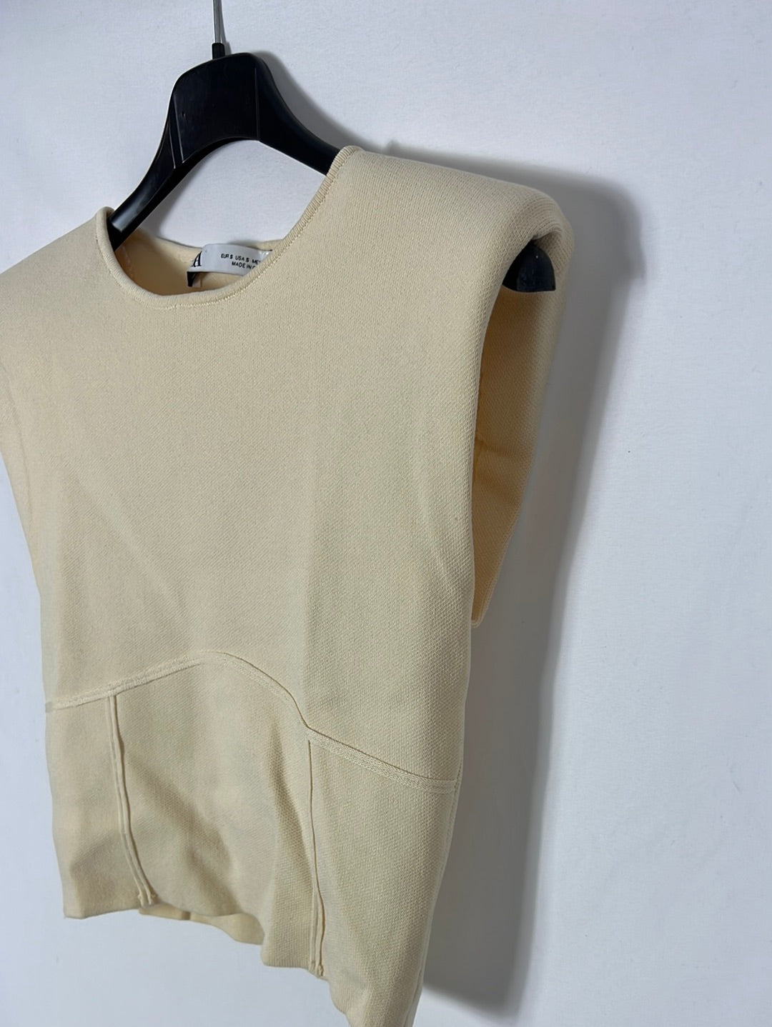 ZARA. Top beige hombreras T.s