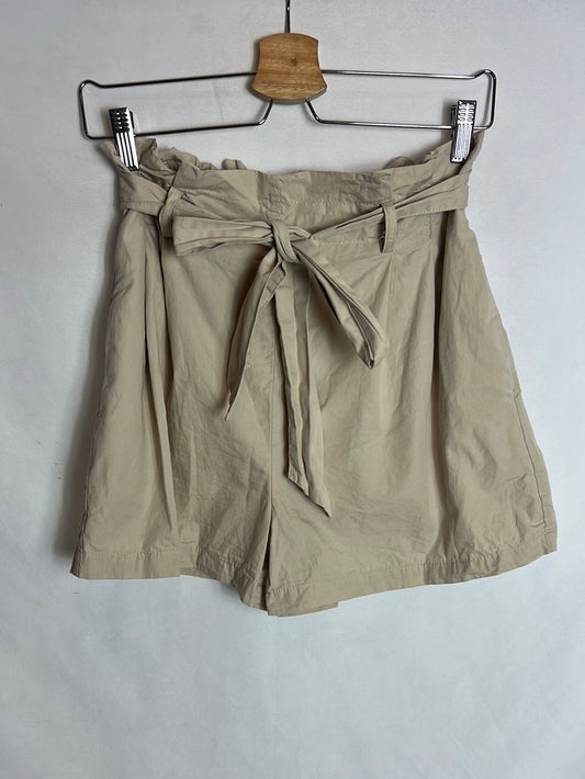 ZARA. Bermudas beige lazada. T S