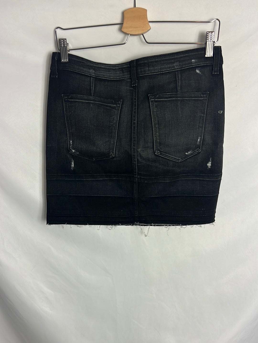 J BRAND. Falda corta denim negra. T 27 (40)