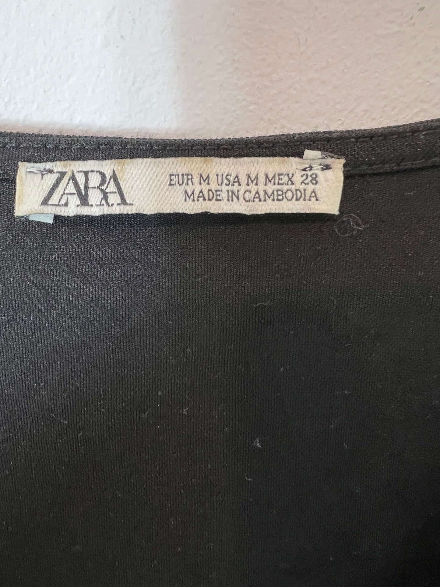 ZARA. Top negro lazada. T M