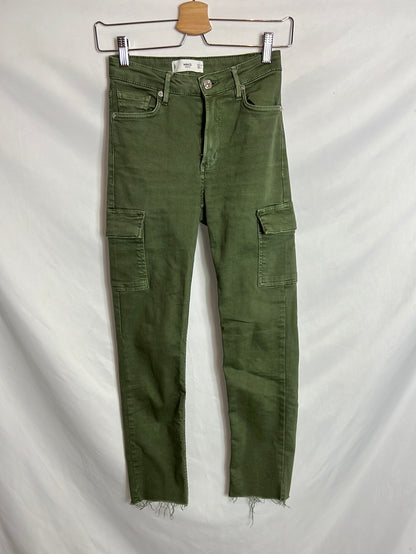 MANGO. Pantalones rectos cargo verde. T 32