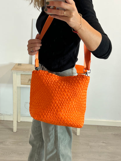 VANYLU. Bolso trenzado naranja doble asa