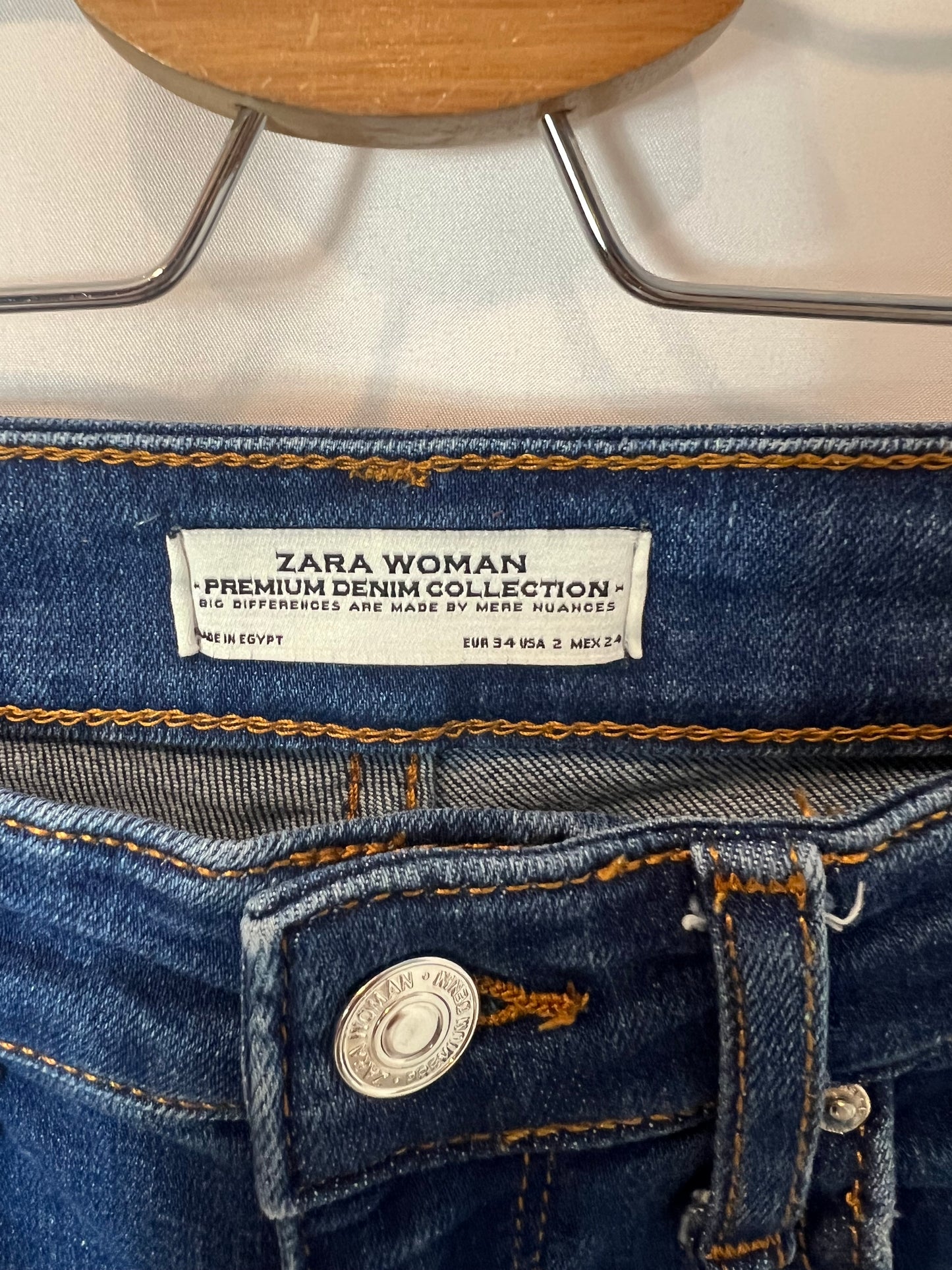 ZARA, Pantalón denim campana deshilachado T.34