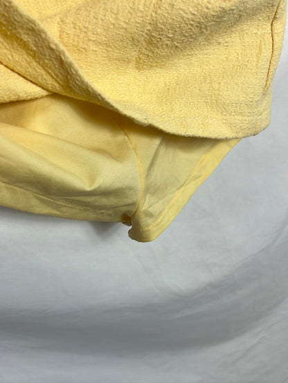 BERSHKA. Vestido amarillo textura con pantalón corto. T M