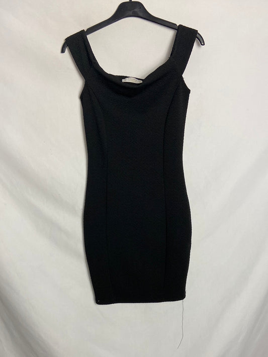 PULL&BEAR. Vestido corto negro elástico. T 36