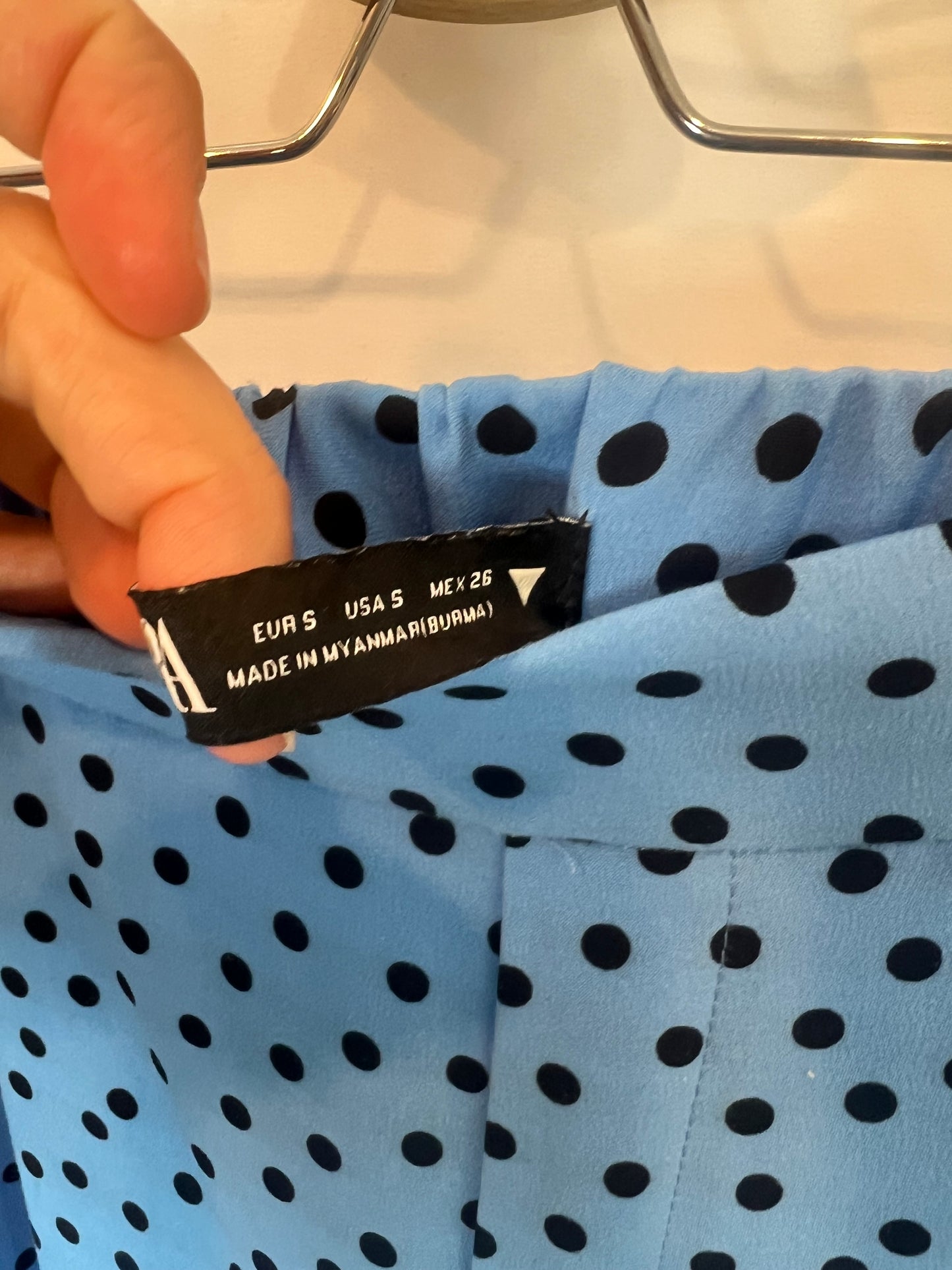 ZARA. Pantalón culotte azul fluido. TS