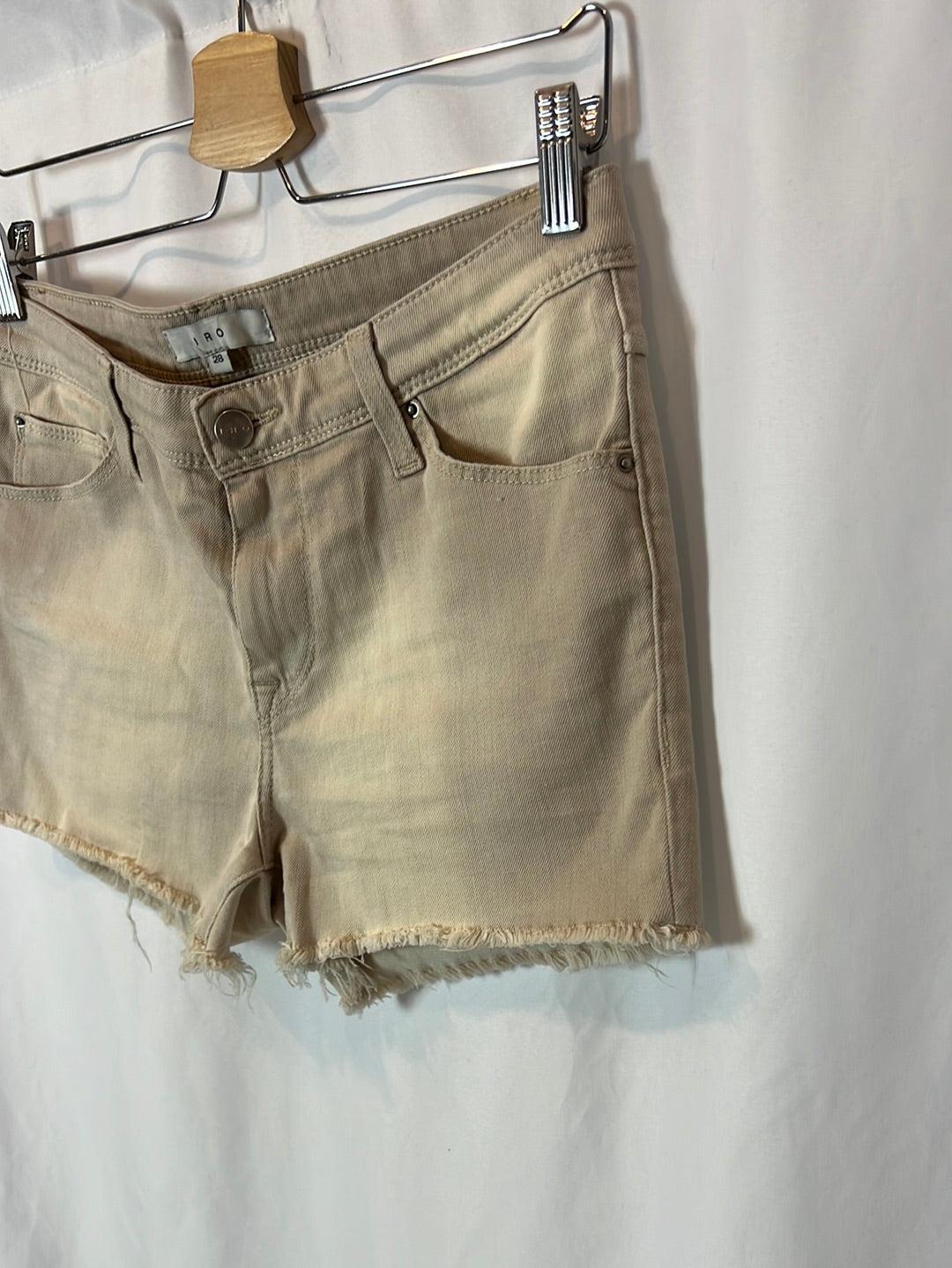 IRO. Denim short beige efecto desgastado. T 38