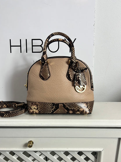 MICHAEL KORS. Bolso piel doble textura