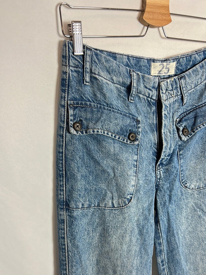 FREE PEOPLE. Denim fluido efecto desgastado. T 25 (36)