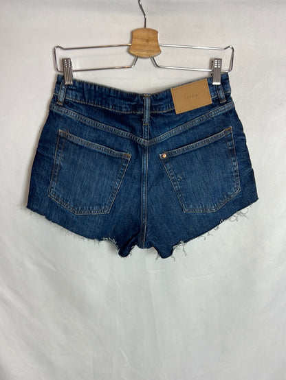 H&M. Shorts denim oscuro T.38