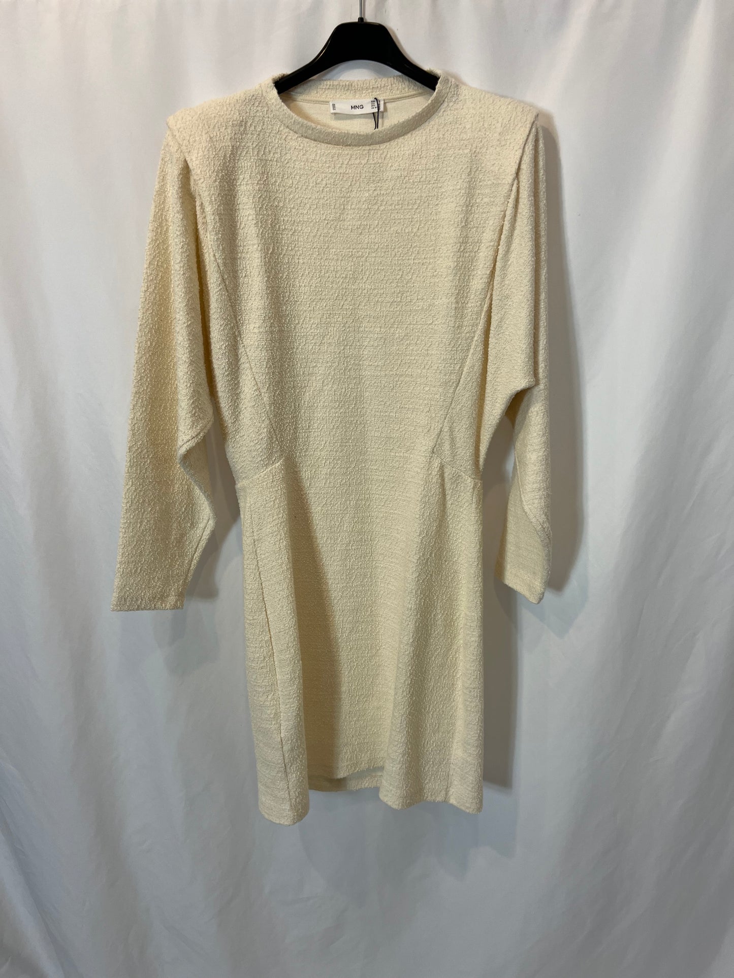 MANGO. Vestido beige textura con hombreras. T S