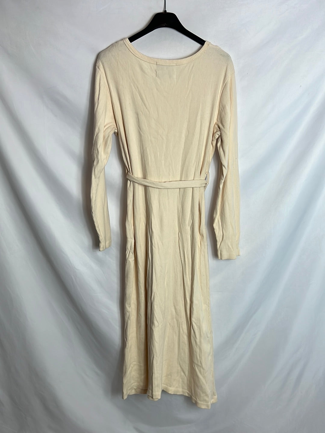 AMT. Vestido canalé beige midi. T S