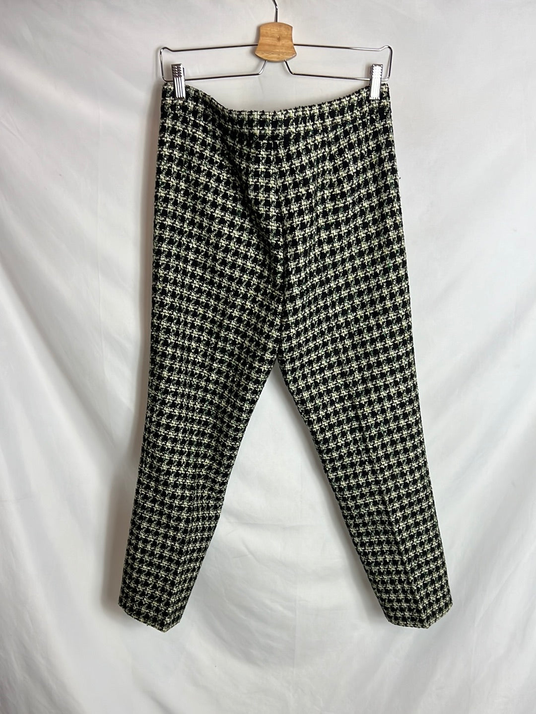 ZARA. Pantalón tweed tonos verdes. T L