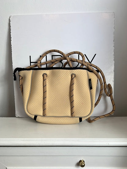 VANYLU. Bolso doble asa pequeño beige