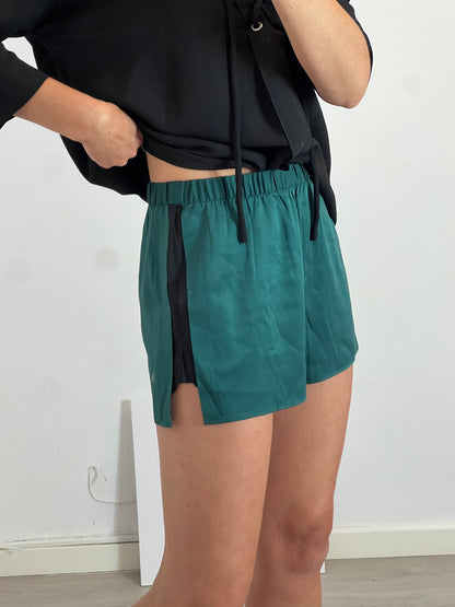 ALEXANDER WANG. Pantalón corto verde seda. T S