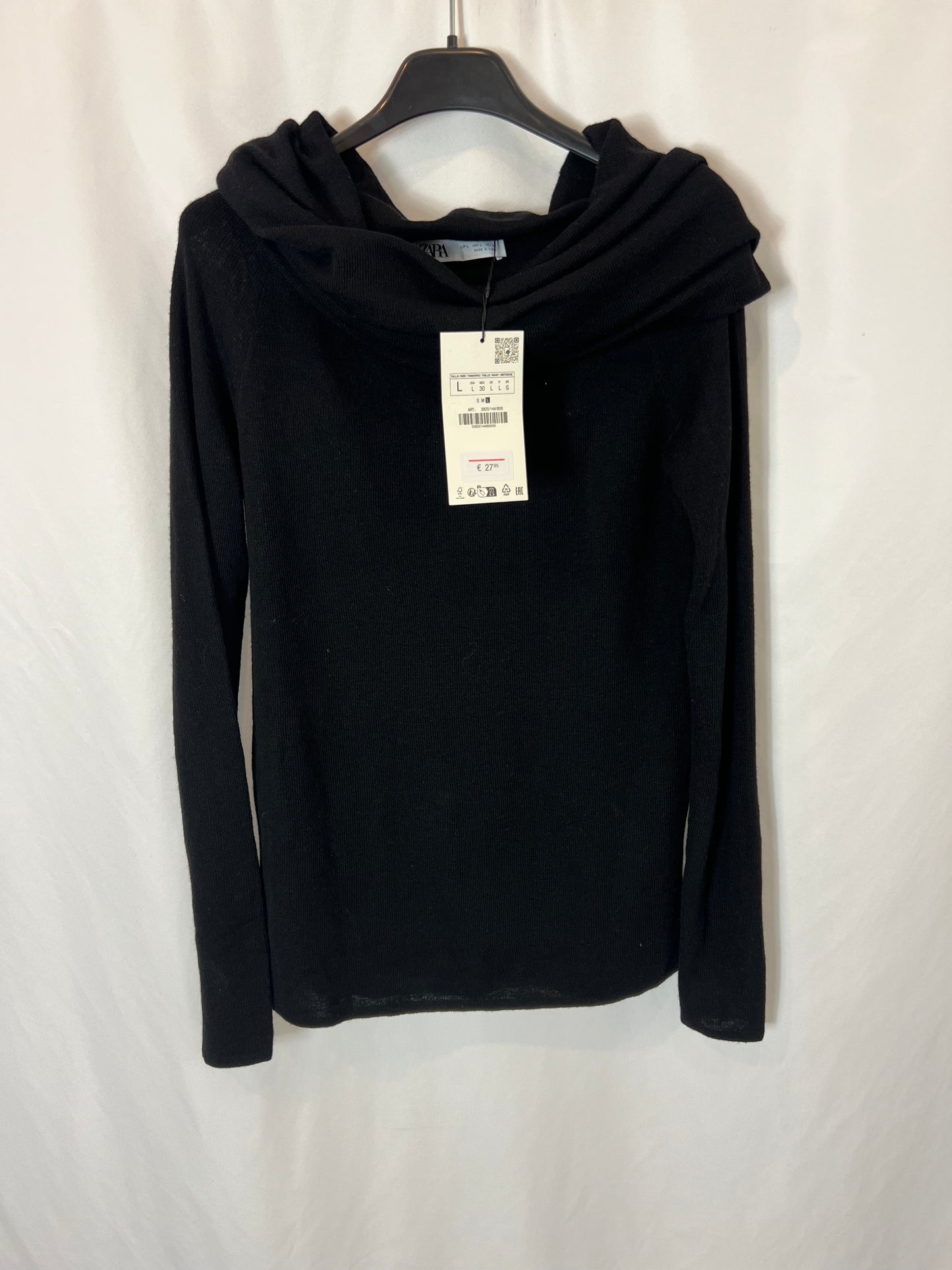 ZARA. Jersey negro cuello alto .T L