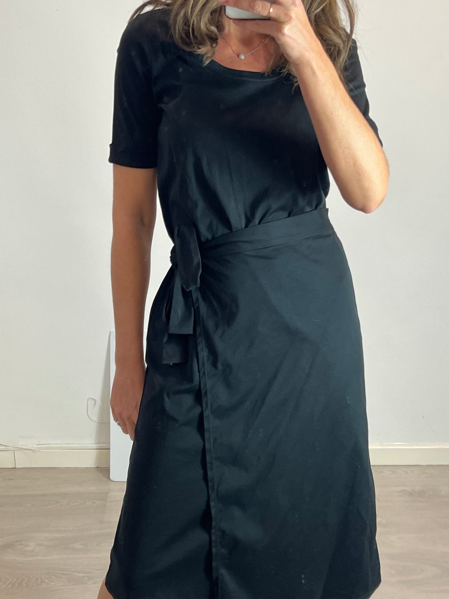 PEDRO DEL HIERRO. Vestido negro detalle cruzado  T.m