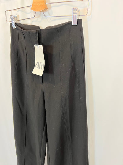 ZARA. Pantalón negro costura T.xs