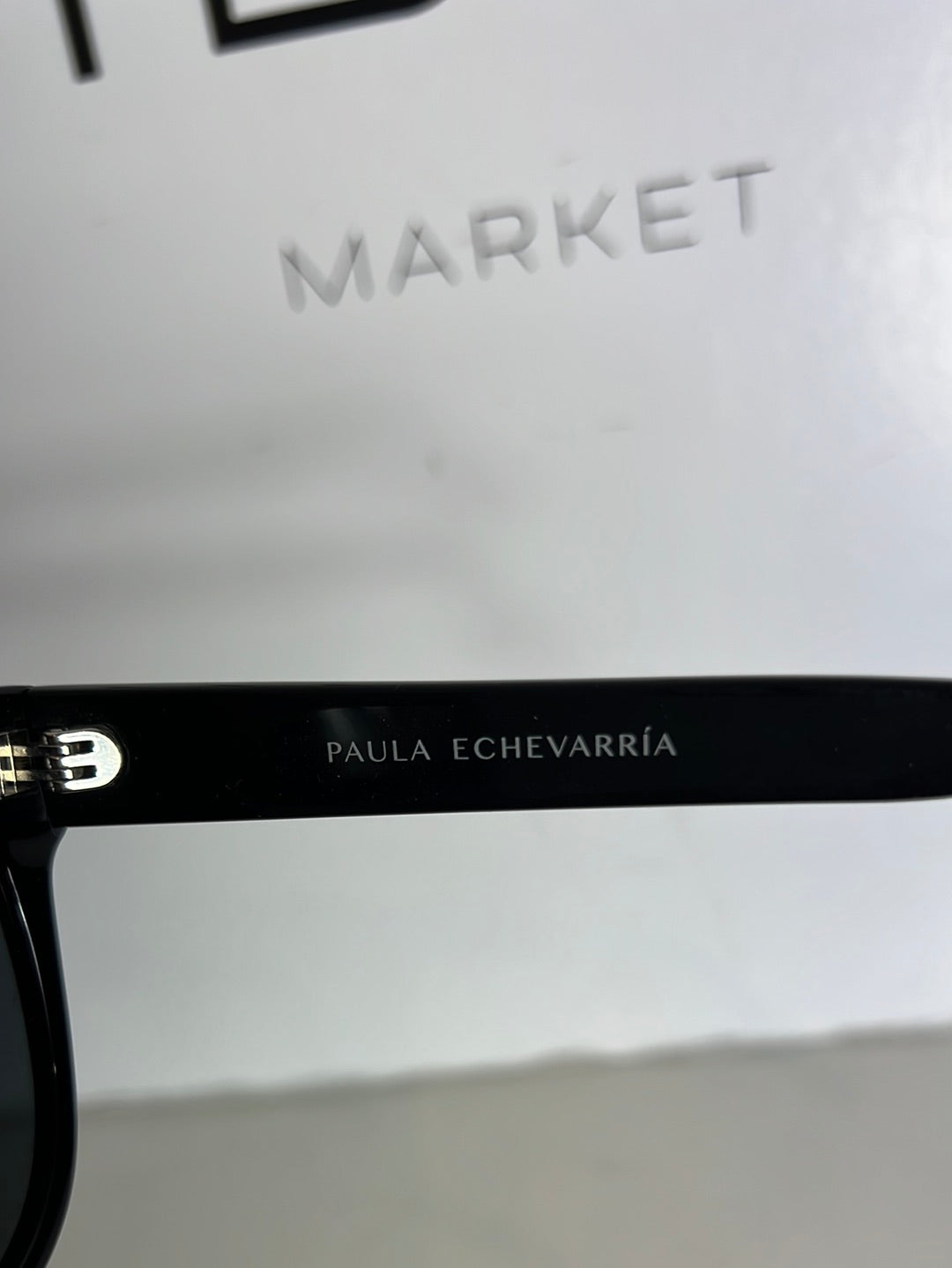 HAWKERS (PAULA ECHEVERRÍA). Gafas de sol negras