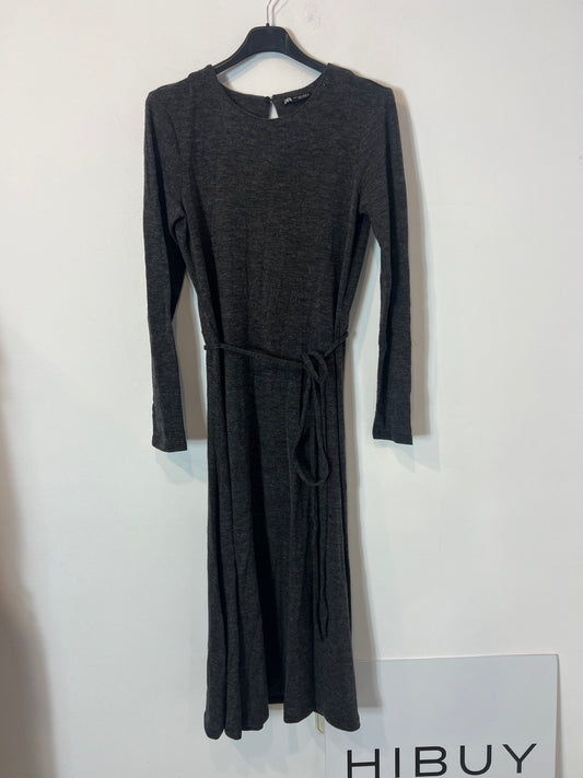 ZARA. Vestido midi punto gris. T M