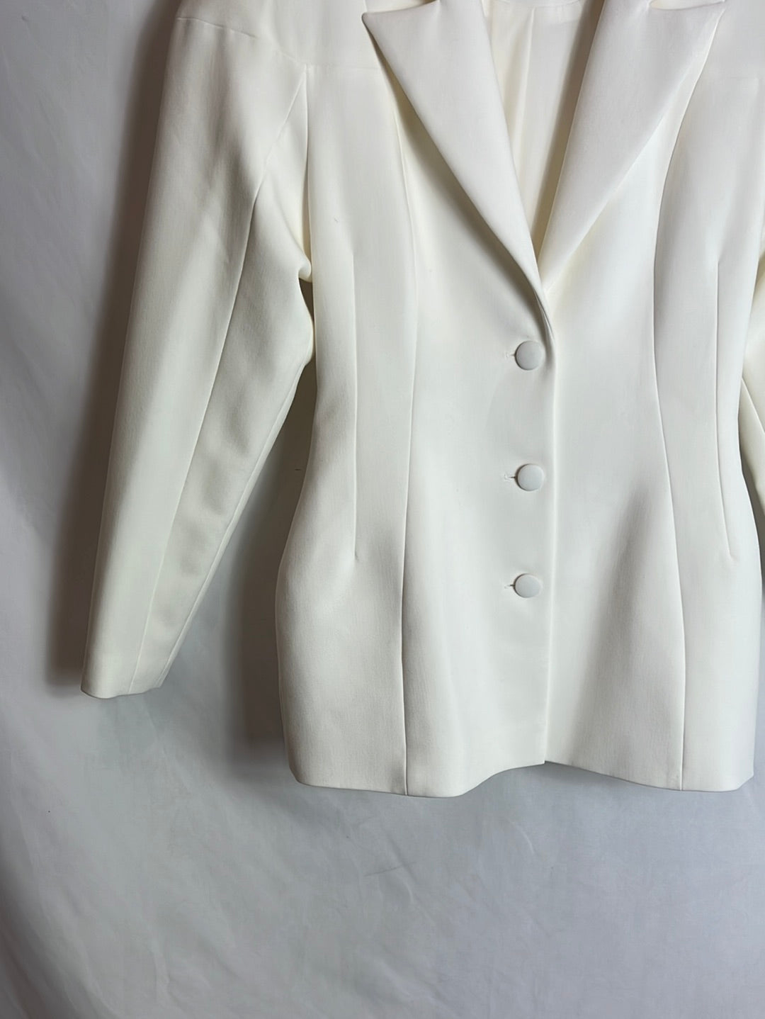 CIMER. Blazer blanca pinzas. T 40