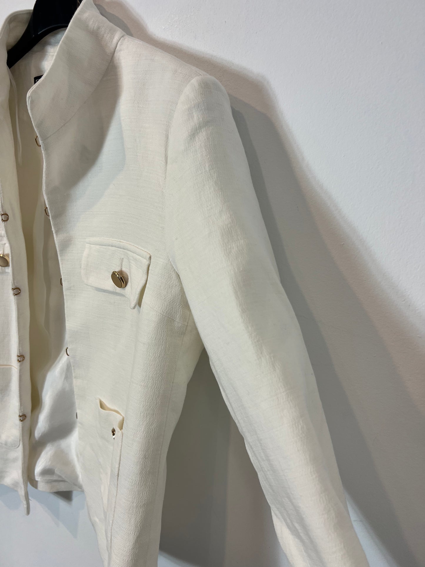 ZARA. Blazer blanca botones T.l