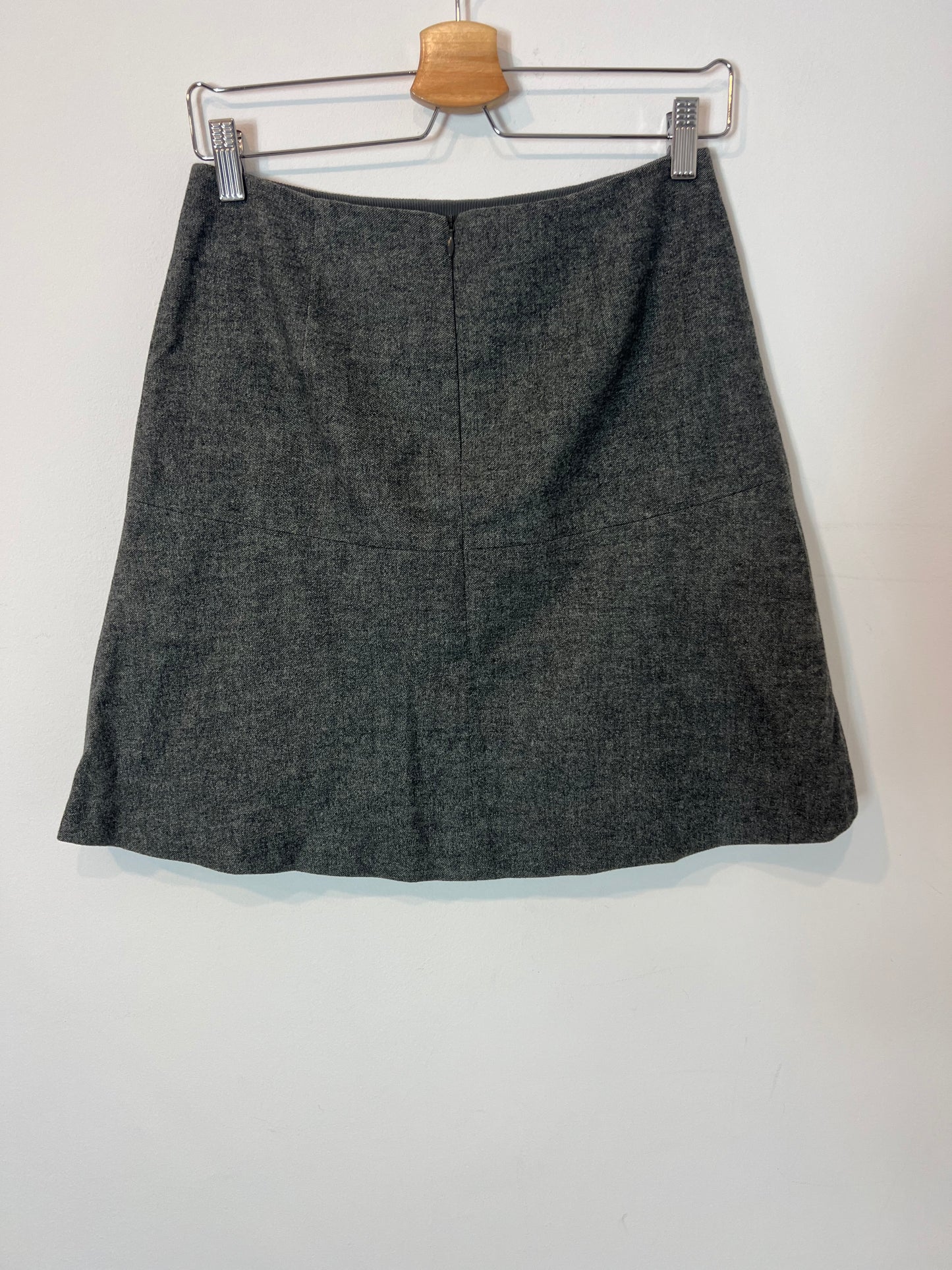 MASSIMO DUTTI. Falda corta gris espica T.38