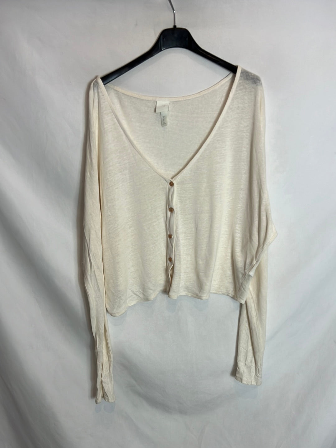 H&M. Top beige abotonado fluido. T M