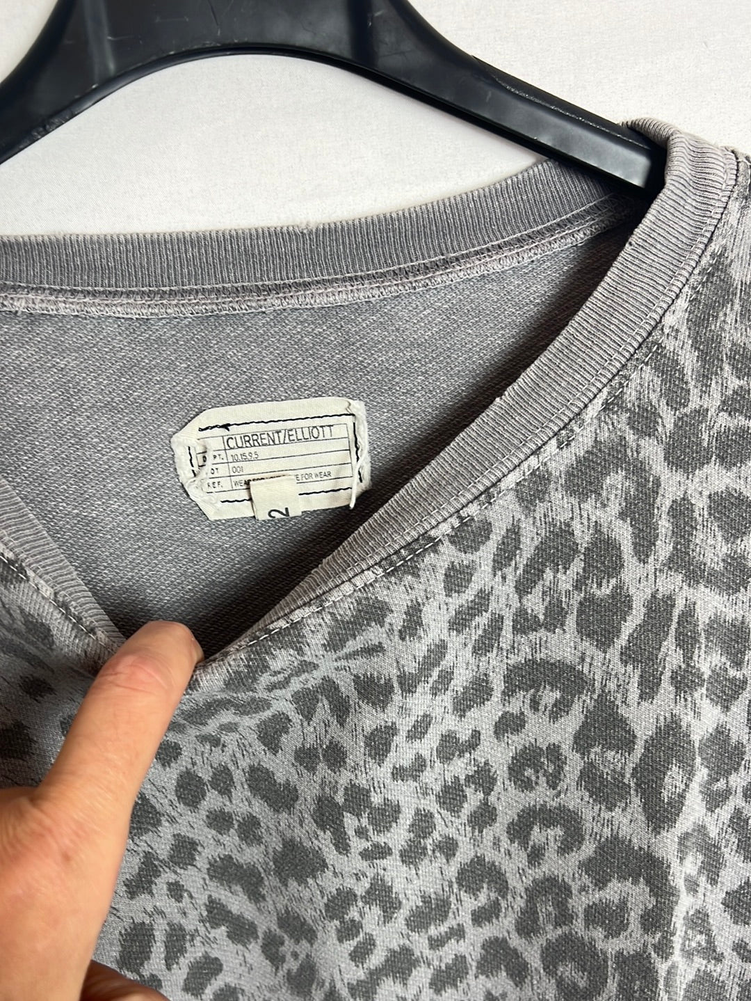 CURRENT ELLIOTT. Sudadera gris efecto animal print. T M