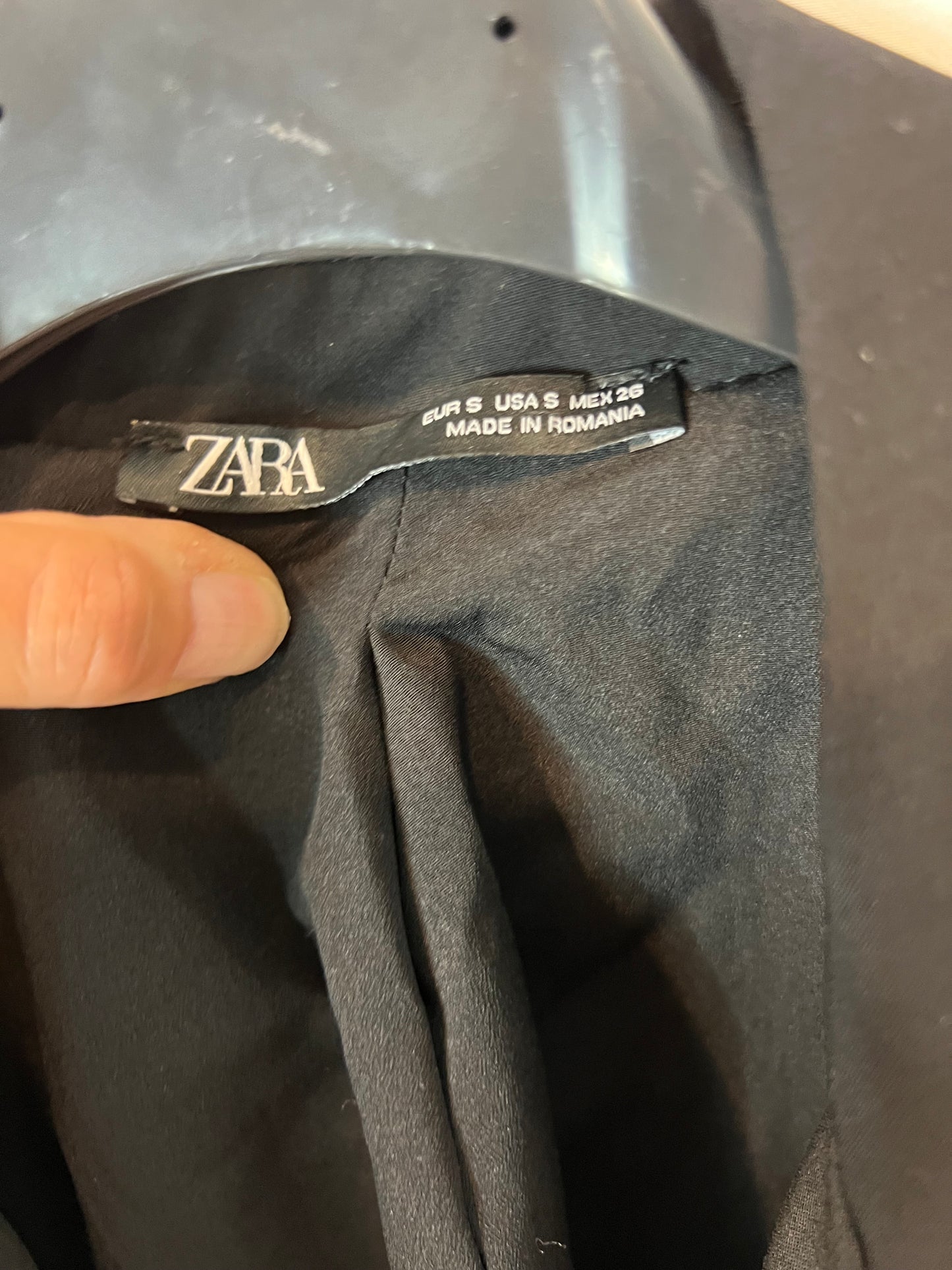 ZARA. Vestido/chaqueta negra detalle cinturón. T S