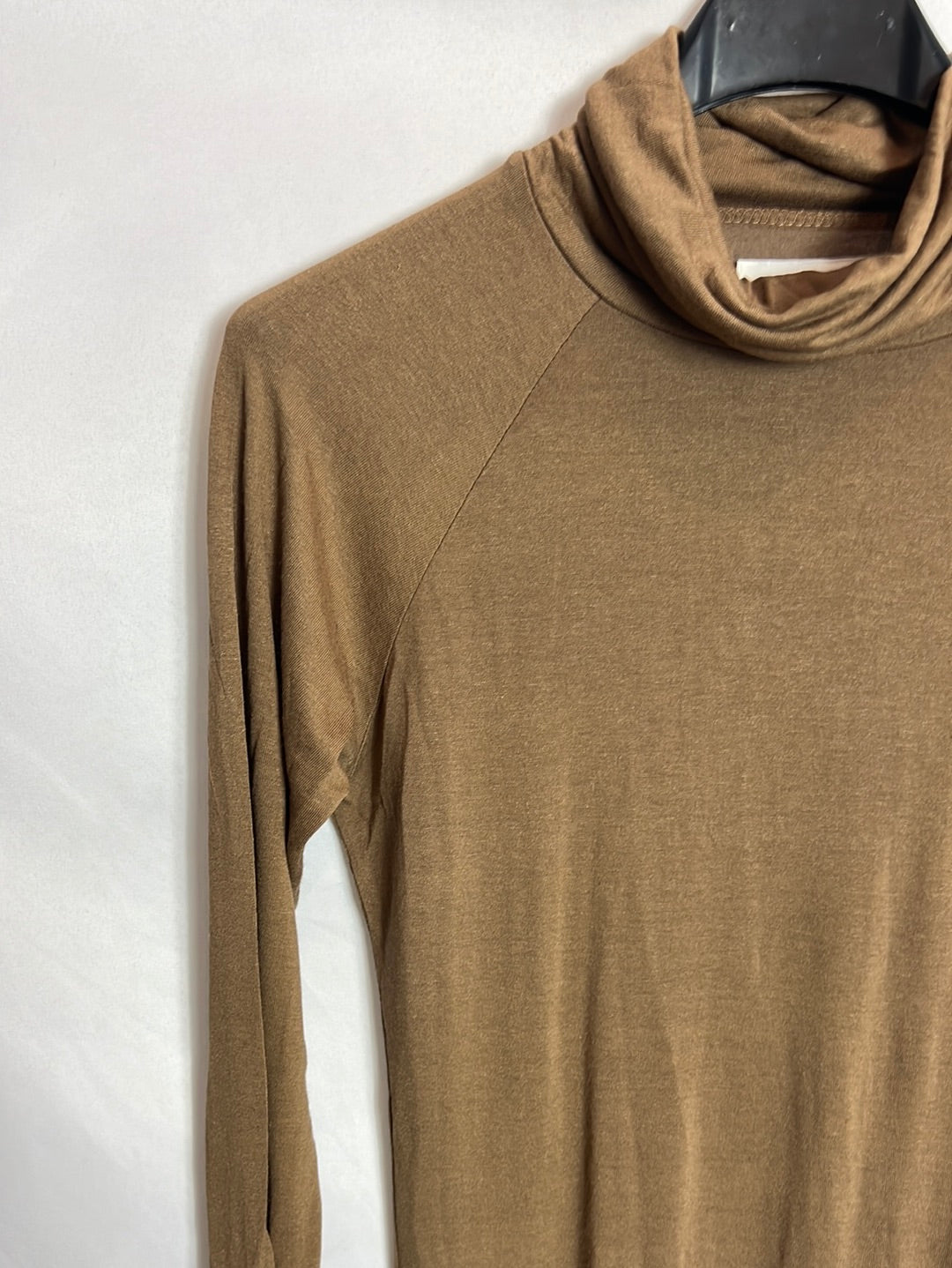 ZARA. Top manga larga camel. T S