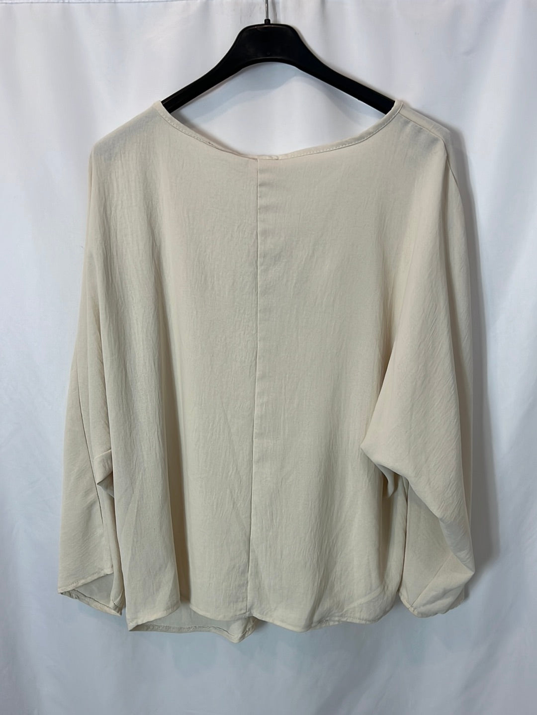 MARIQUITA TRASQUILÁ. Blusa beige  fluida T.l/xl