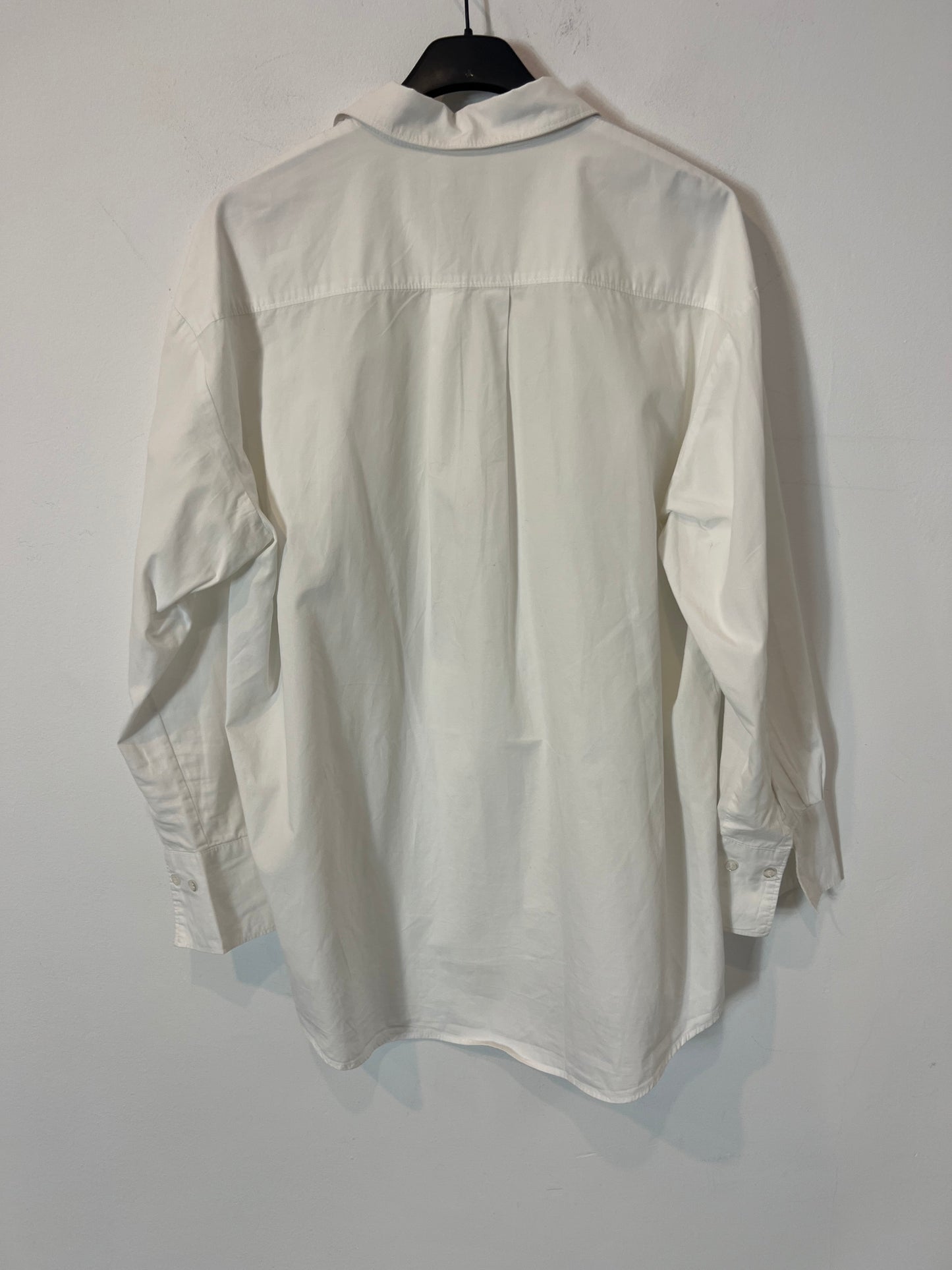 MANGO. Camisa blanca bolsillo. T M